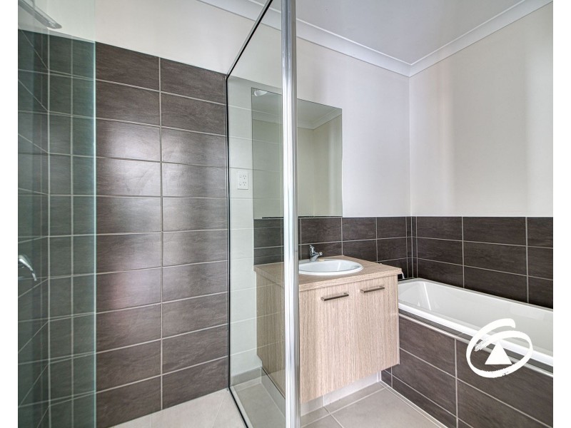 8 Overture Street, Clyde VIC 3978