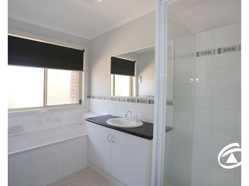 2 Snow Gum Court, Pakenham VIC 3810