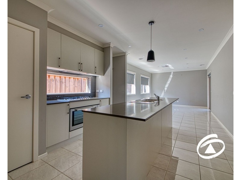 2 Woodbine Street, Pakenham VIC 3810