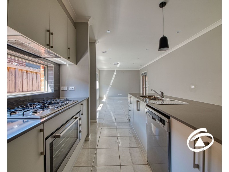 2 Woodbine Street, Pakenham VIC 3810