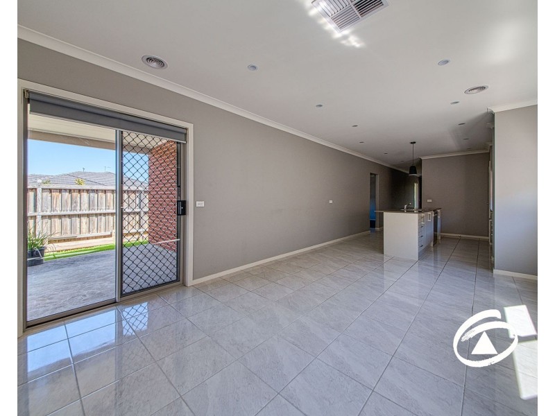 2 Woodbine Street, Pakenham VIC 3810