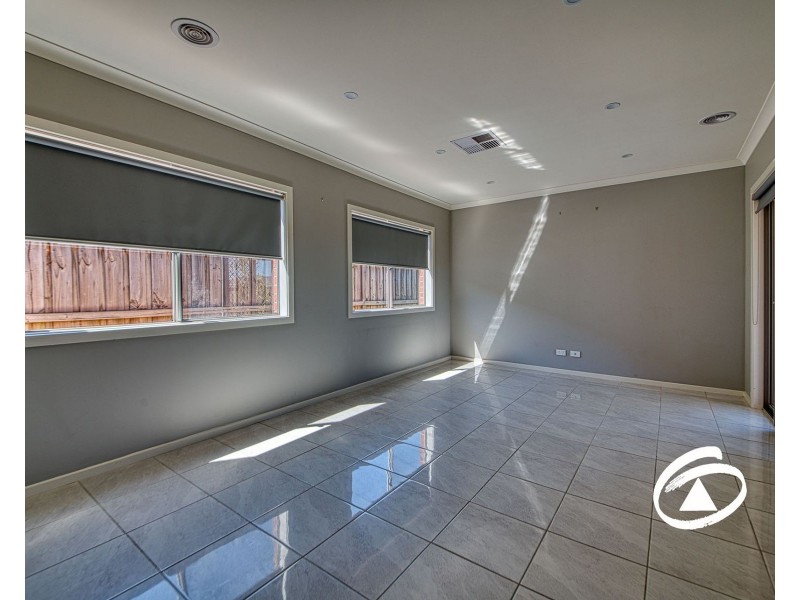 2 Woodbine Street, Pakenham VIC 3810