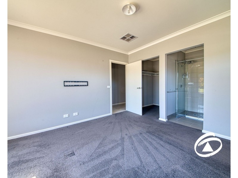 2 Woodbine Street, Pakenham VIC 3810