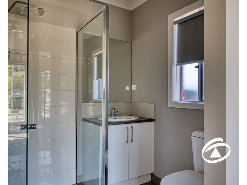 2 Woodbine Street, Pakenham VIC 3810