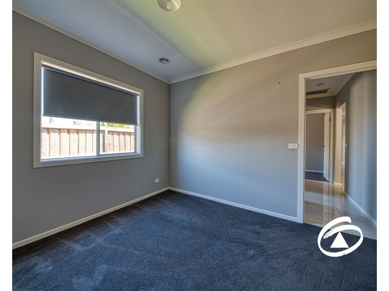 2 Woodbine Street, Pakenham VIC 3810