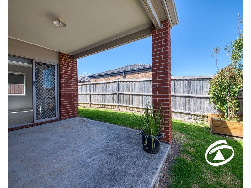 2 Woodbine Street, Pakenham VIC 3810