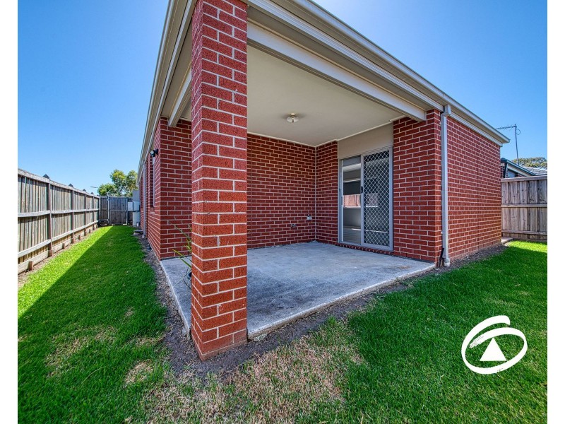 2 Woodbine Street, Pakenham VIC 3810