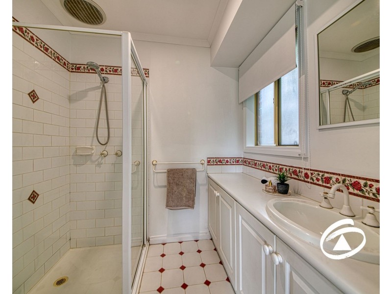 13 Claire Close, Pakenham VIC 3810