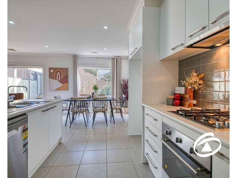 33 Atlantic Drive, Pakenham VIC 3810