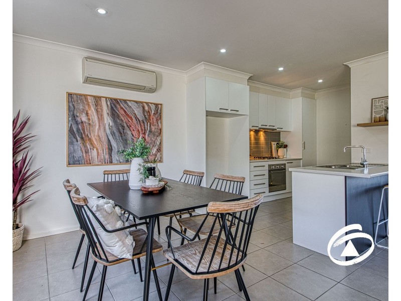 33 Atlantic Drive, Pakenham VIC 3810