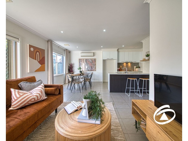 33 Atlantic Drive, Pakenham VIC 3810