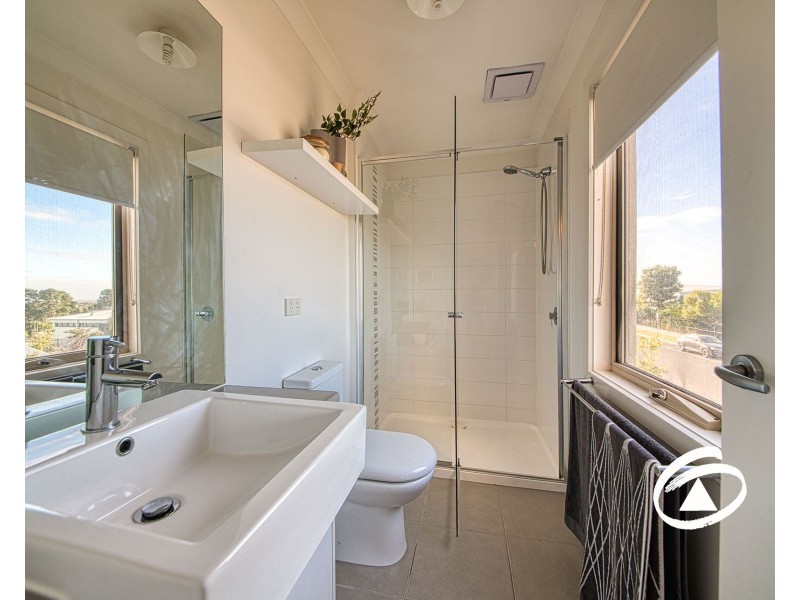 33 Atlantic Drive, Pakenham VIC 3810