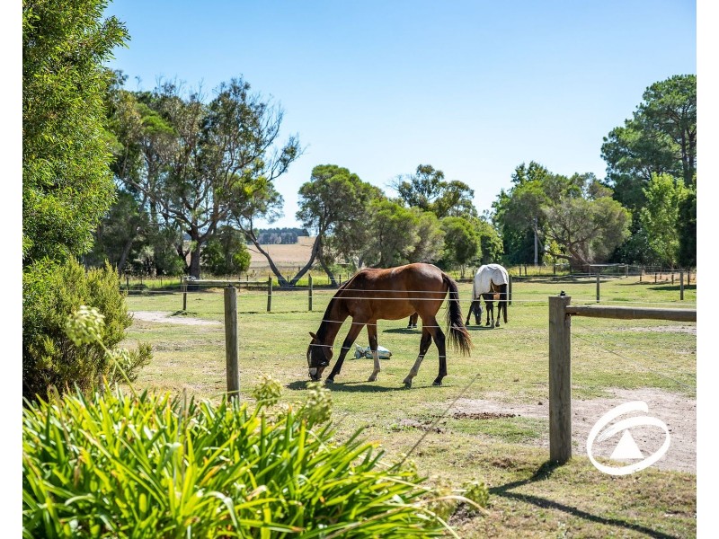 170 Bessie Creek Road, Nar Nar Goon North VIC 3812