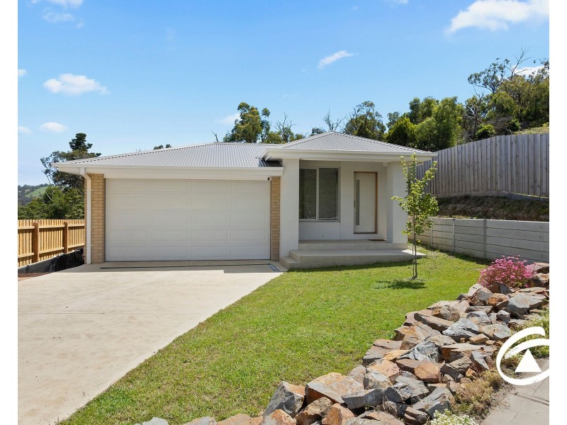 17 Blessing Rise, Pakenham VIC 3810