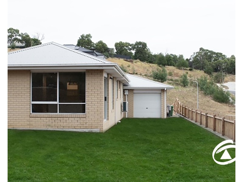 17 Blessing Rise, Pakenham VIC 3810