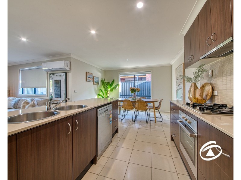 25 Tangelo Terrace, Pakenham VIC 3810