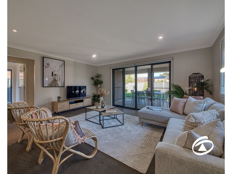 25 Tangelo Terrace, Pakenham VIC 3810