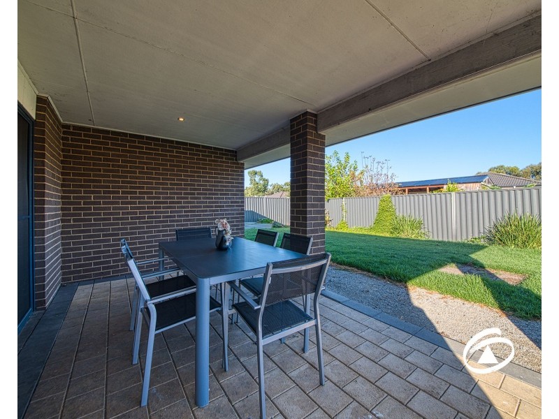 25 Tangelo Terrace, Pakenham VIC 3810