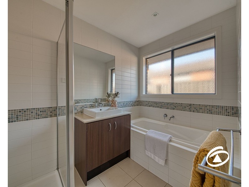 25 Tangelo Terrace, Pakenham VIC 3810