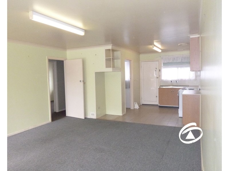 2/1 Charles Street, Pakenham VIC 3810