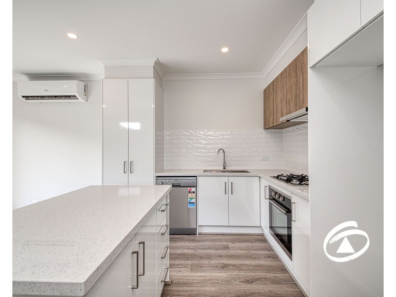 7 Oakpark Place, Officer VIC 3809