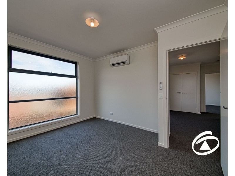 7 Oakpark Place, Officer VIC 3809