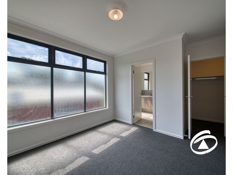 7 Oakpark Place, Officer VIC 3809