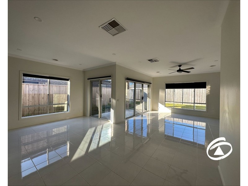 90 Clydevale Avenue, Clyde North VIC 3978