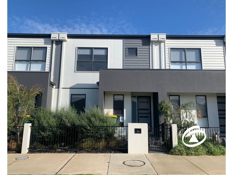 35 Hunt Way, Pakenham VIC 3810