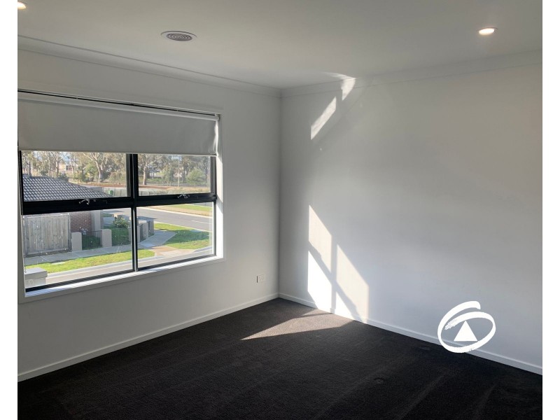 35 Hunt Way, Pakenham VIC 3810