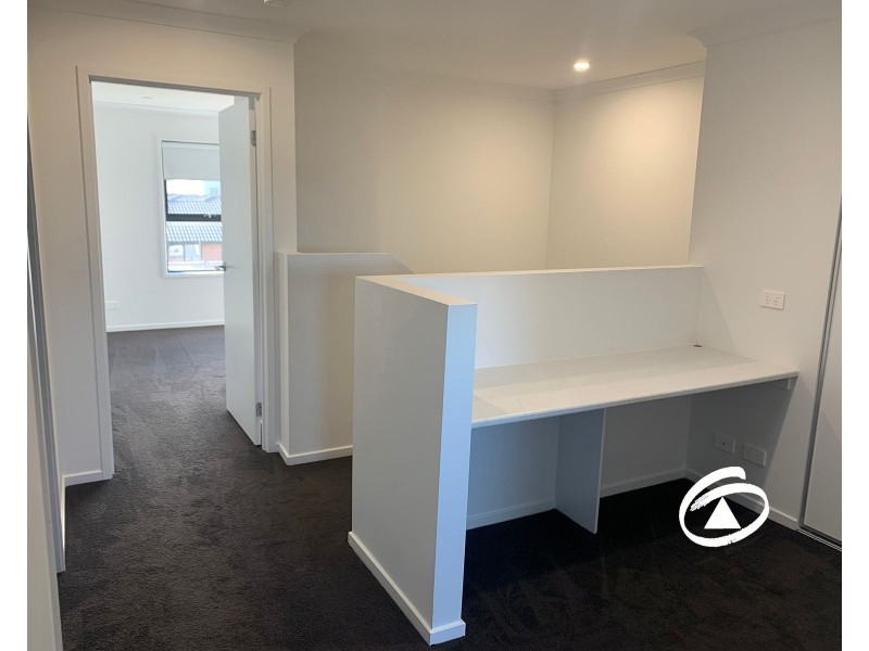 35 Hunt Way, Pakenham VIC 3810
