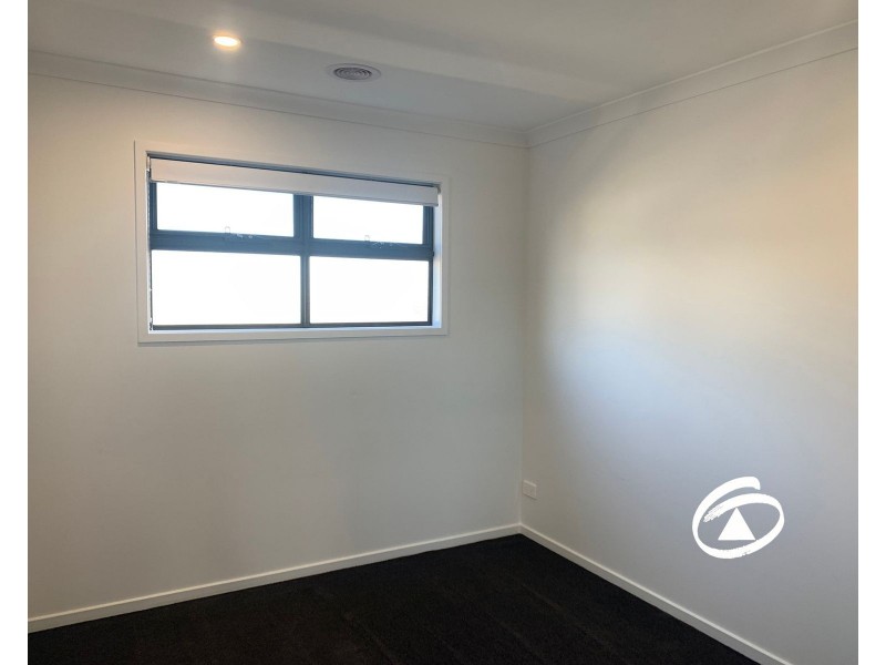 35 Hunt Way, Pakenham VIC 3810