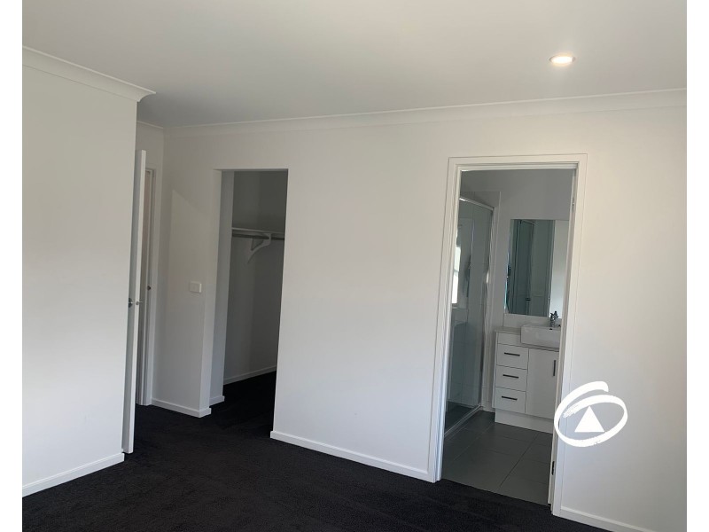 35 Hunt Way, Pakenham VIC 3810