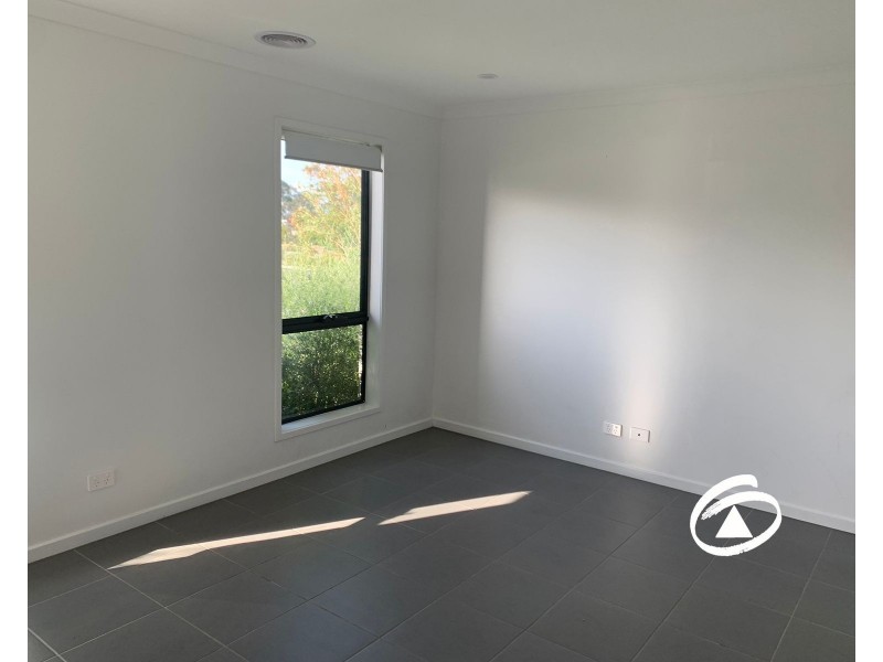 35 Hunt Way, Pakenham VIC 3810