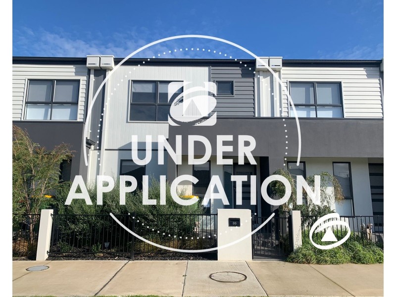 35 Hunt Way, Pakenham VIC 3810