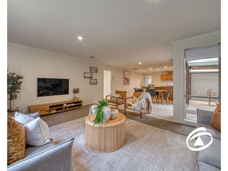 38 Scarlet Crescent, Pakenham VIC 3810