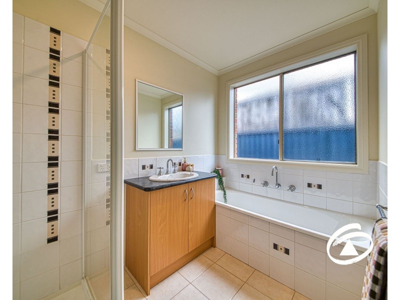 38 Scarlet Crescent, Pakenham VIC 3810