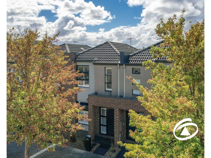 22 Stonebridge Lane, Pakenham VIC 3810