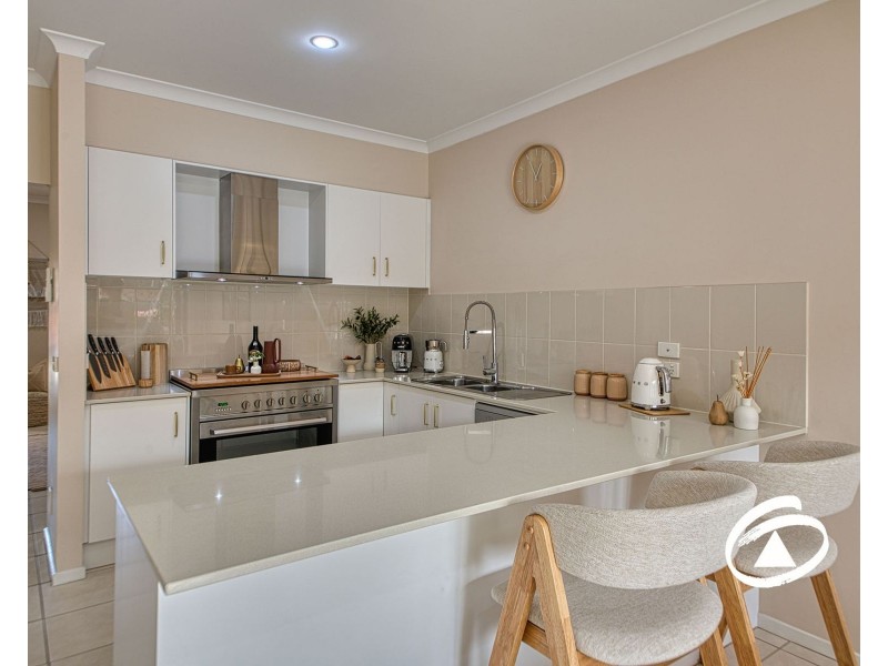 22 Stonebridge Lane, Pakenham VIC 3810