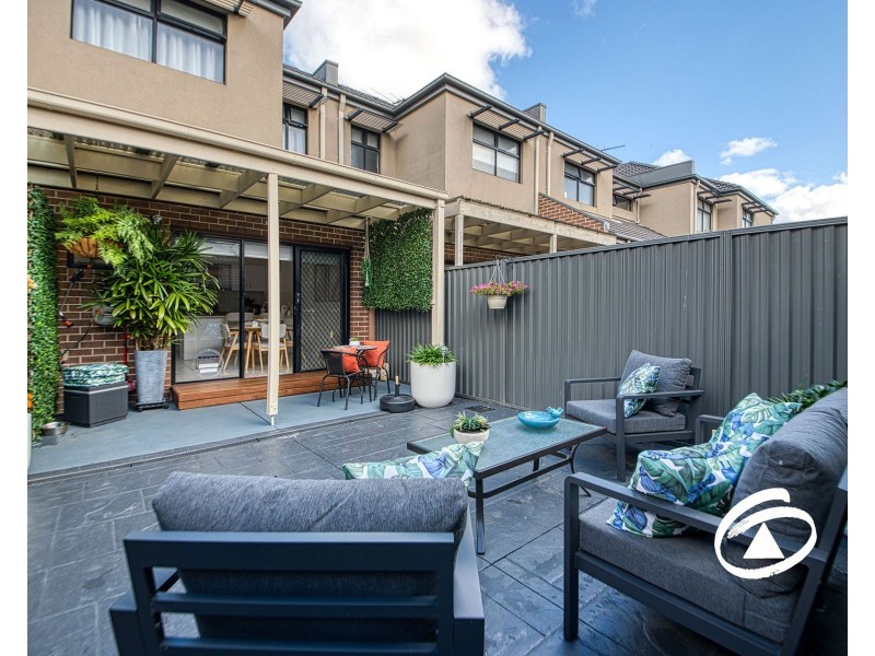 22 Stonebridge Lane, Pakenham VIC 3810