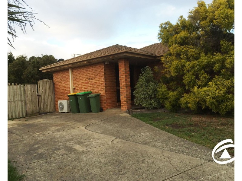 2 Gullquist Way, Pakenham VIC 3810
