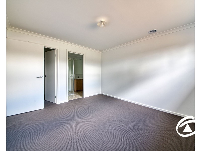 2 Kirra Court, Pakenham VIC 3810