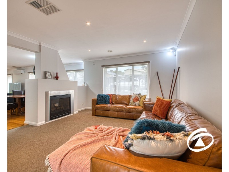 27 Bonneville Parade, Pakenham VIC 3810