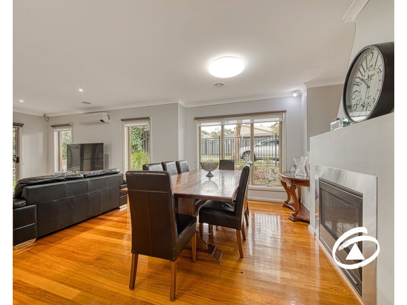 27 Bonneville Parade, Pakenham VIC 3810