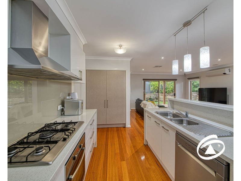 27 Bonneville Parade, Pakenham VIC 3810