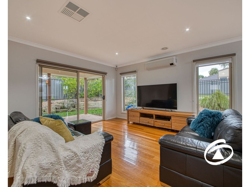 27 Bonneville Parade, Pakenham VIC 3810