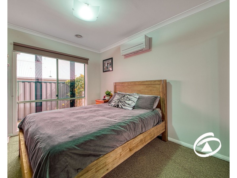 27 Bonneville Parade, Pakenham VIC 3810