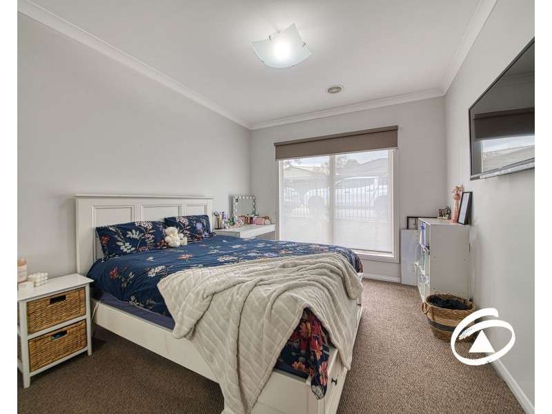 27 Bonneville Parade, Pakenham VIC 3810