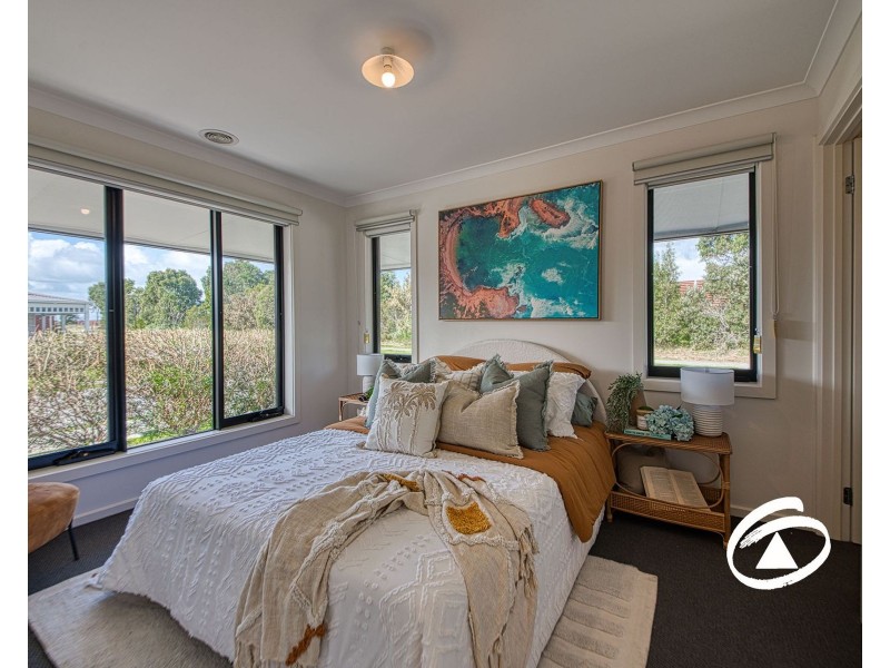 10 Etonian Street, Officer VIC 3809