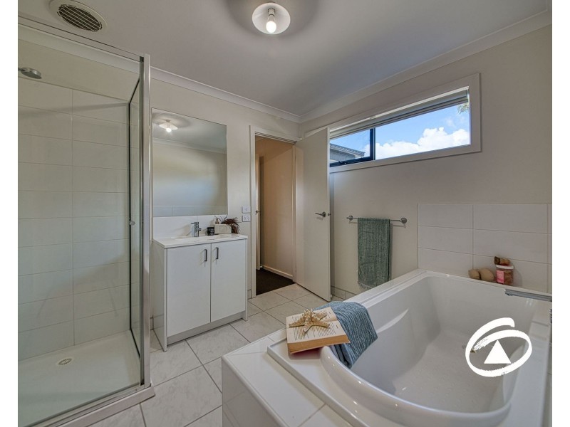 10 Etonian Street, Officer VIC 3809